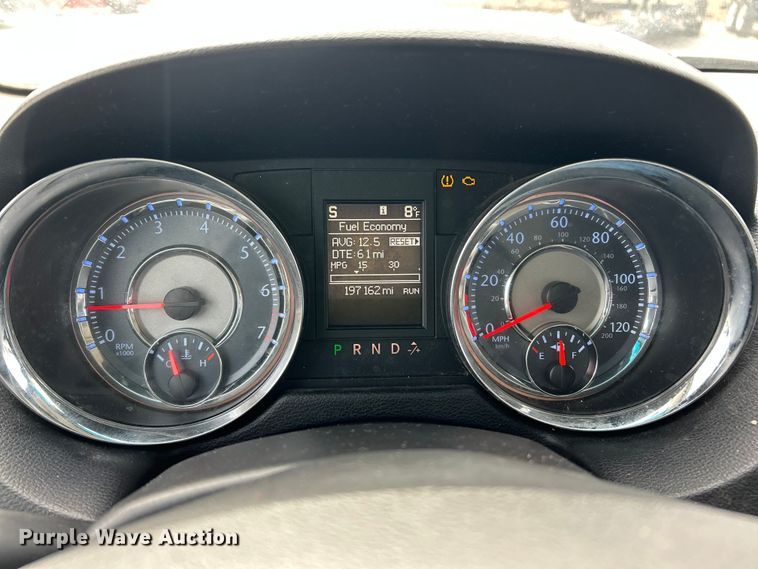 image for item ET6911 2014 Chrysler Town And Country van