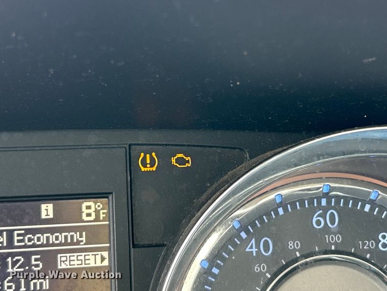 image for item ET6911 2014 Chrysler Town And Country van