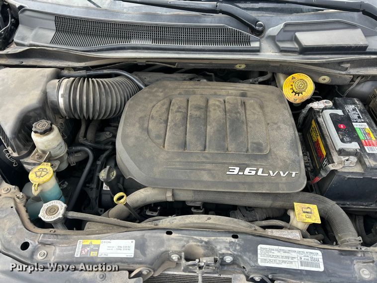 image for item ET6911 2014 Chrysler Town And Country van