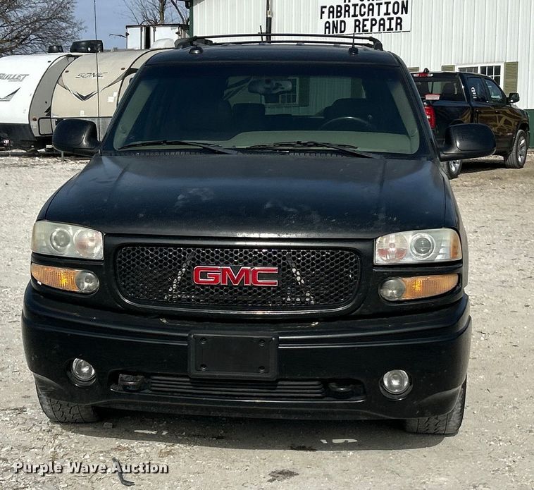 image for item ET6912 2003 GMC Yukon SUV