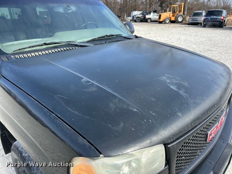 image for item ET6912 2003 GMC Yukon SUV