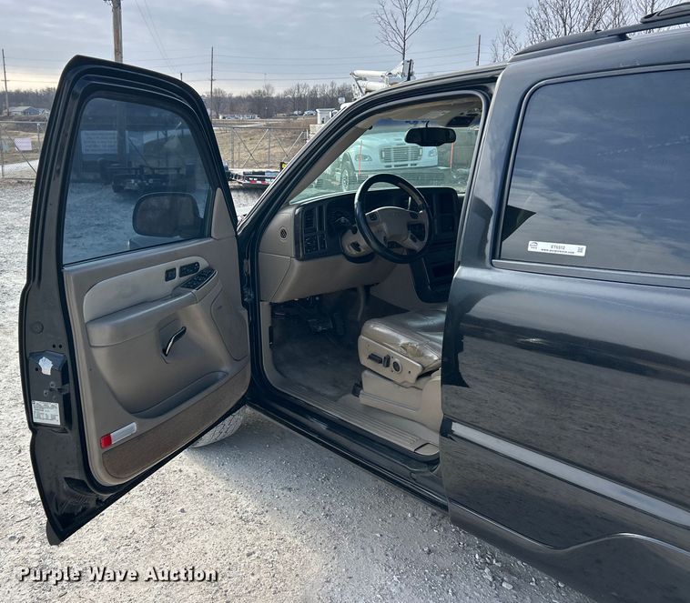 image for item ET6912 2003 GMC Yukon SUV