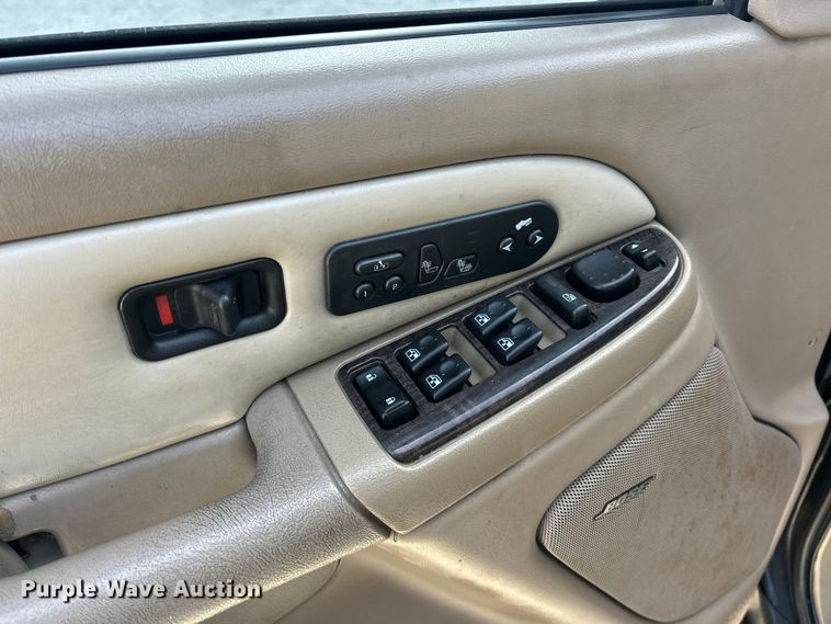 image for item ET6912 2003 GMC Yukon SUV