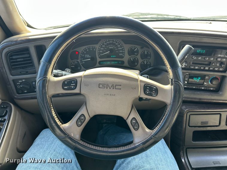 image for item ET6912 2003 GMC Yukon SUV