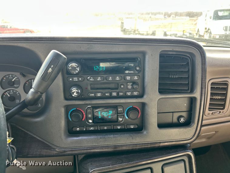 image for item ET6912 2003 GMC Yukon SUV