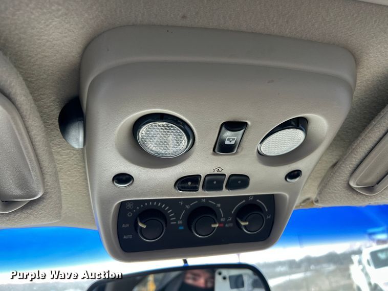 image for item ET6912 2003 GMC Yukon SUV