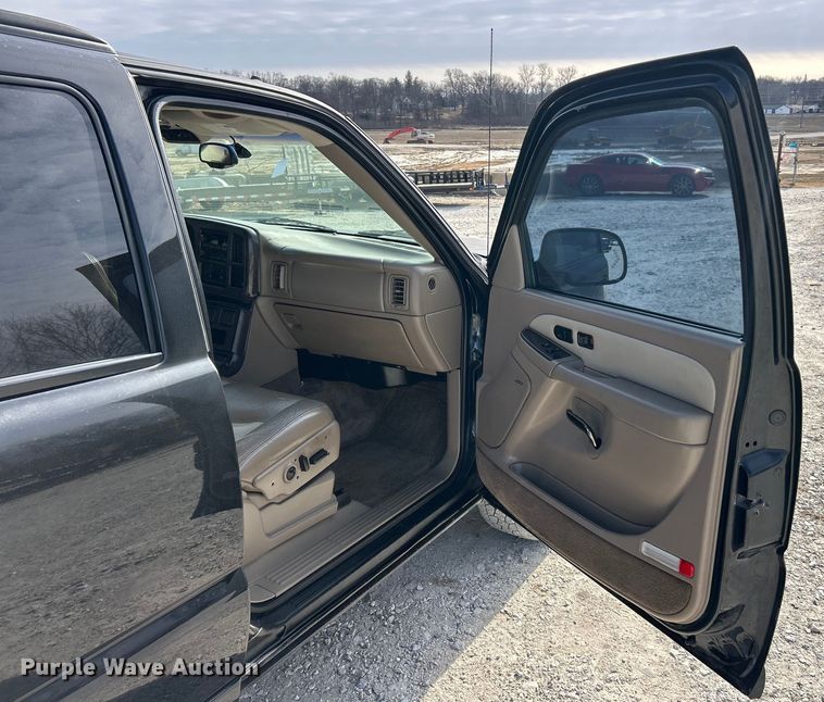 image for item ET6912 2003 GMC Yukon SUV