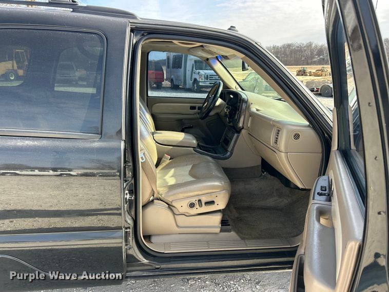 image for item ET6912 2003 GMC Yukon SUV