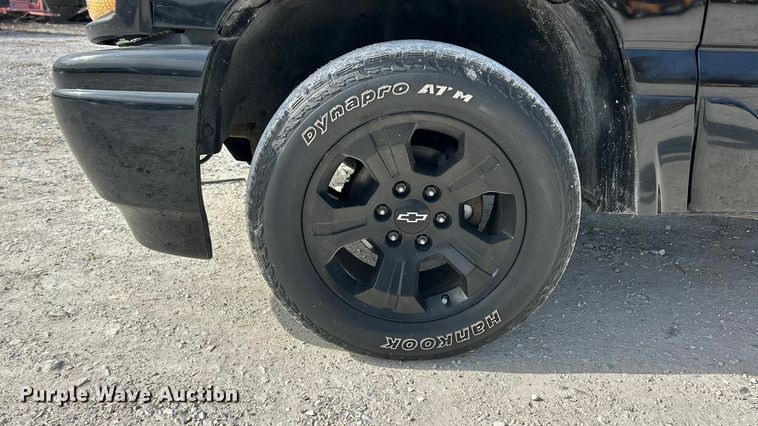 image for item ET6912 2003 GMC Yukon SUV