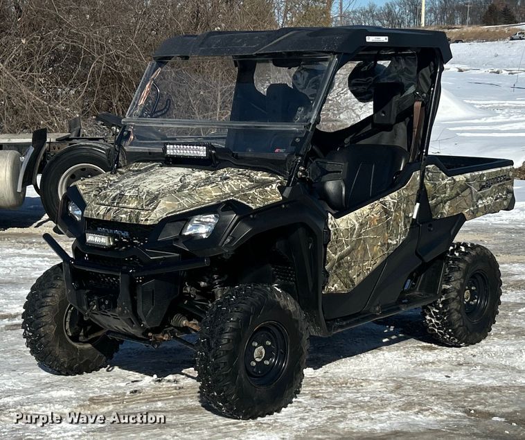 image for item ET6934 2016 Honda Pioneer 1000 utility vehicle