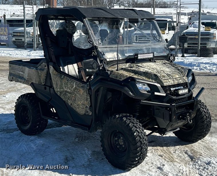 image for item ET6934 2016 Honda Pioneer 1000 utility vehicle
