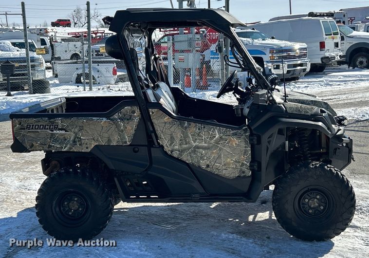 image for item ET6934 2016 Honda Pioneer 1000 utility vehicle