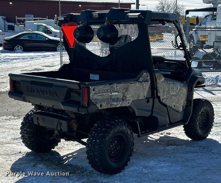 image for item ET6934 2016 Honda Pioneer 1000 utility vehicle