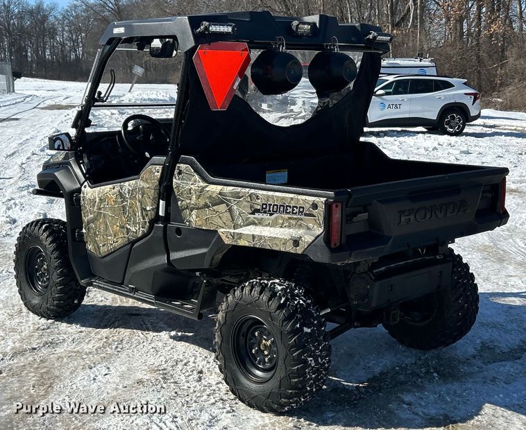 image for item ET6934 2016 Honda Pioneer 1000 utility vehicle