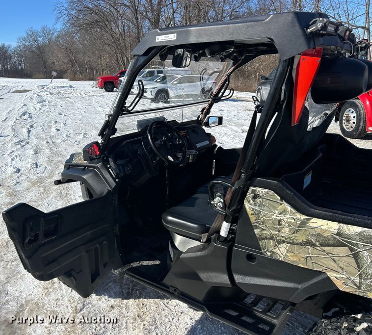 image for item ET6934 2016 Honda Pioneer 1000 utility vehicle