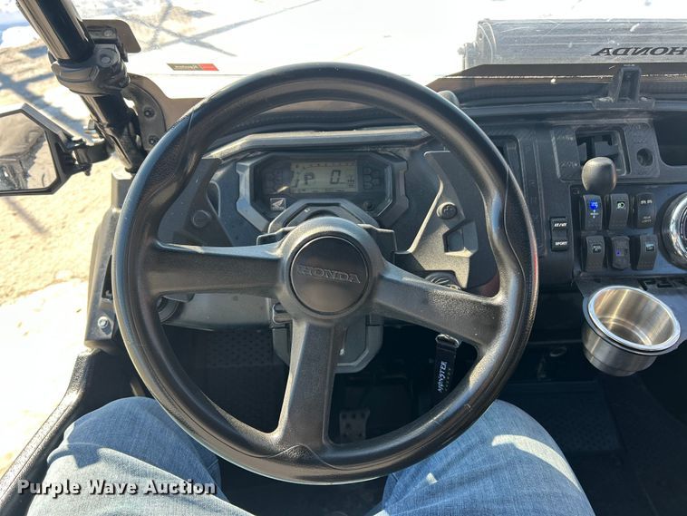 image for item ET6934 2016 Honda Pioneer 1000 utility vehicle