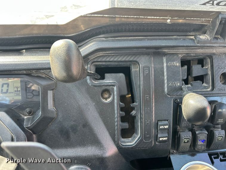 image for item ET6934 2016 Honda Pioneer 1000 utility vehicle