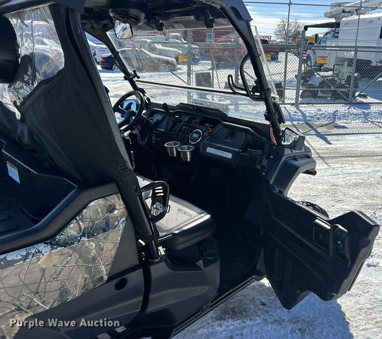 image for item ET6934 2016 Honda Pioneer 1000 utility vehicle