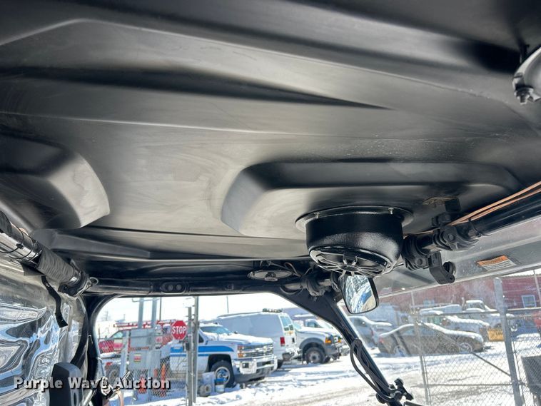 image for item ET6934 2016 Honda Pioneer 1000 utility vehicle