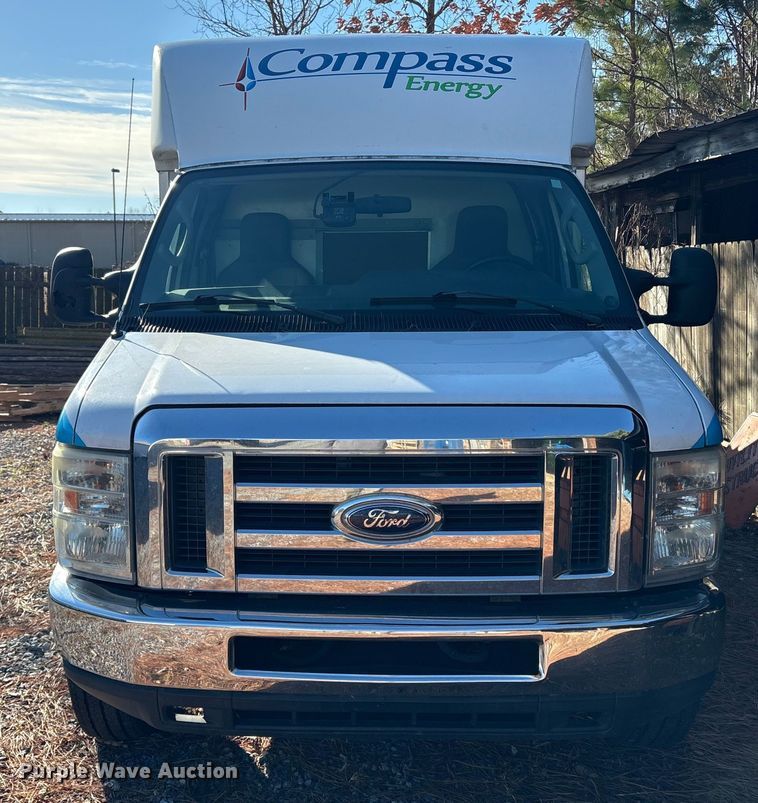 image for item ET8635 2013 Ford E350 box truck