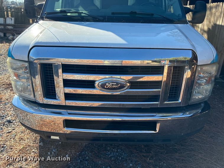 image for item ET8635 2013 Ford E350 box truck