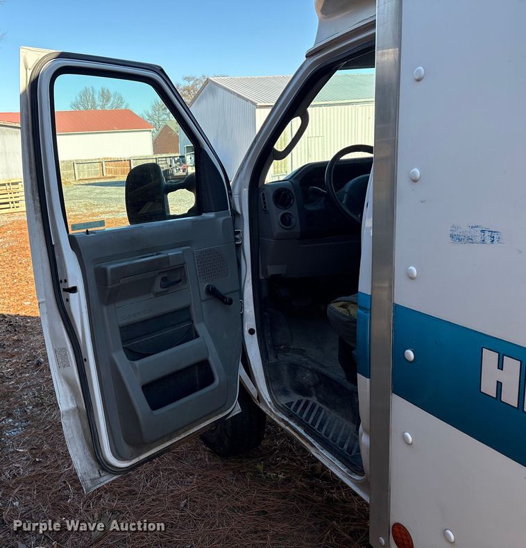 image for item ET8635 2013 Ford E350 box truck