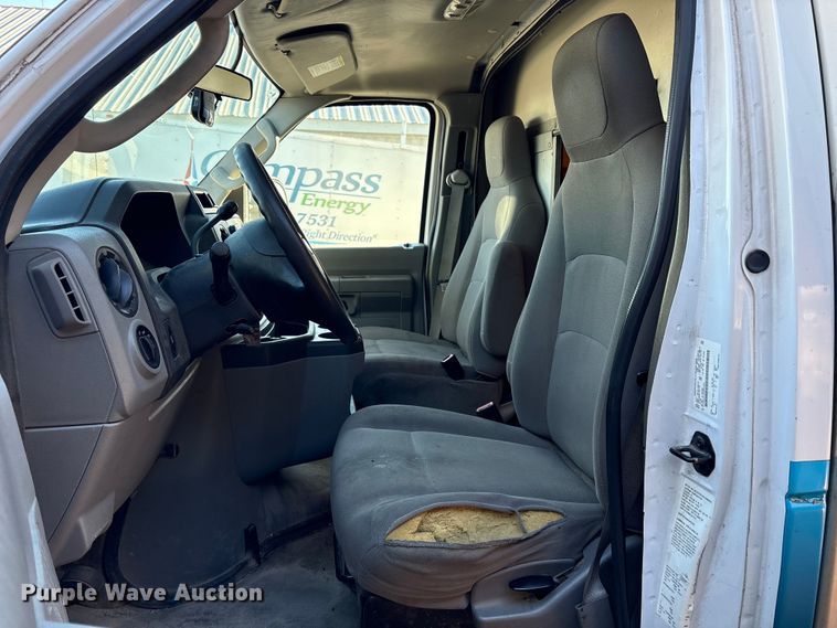 image for item ET8635 2013 Ford E350 box truck