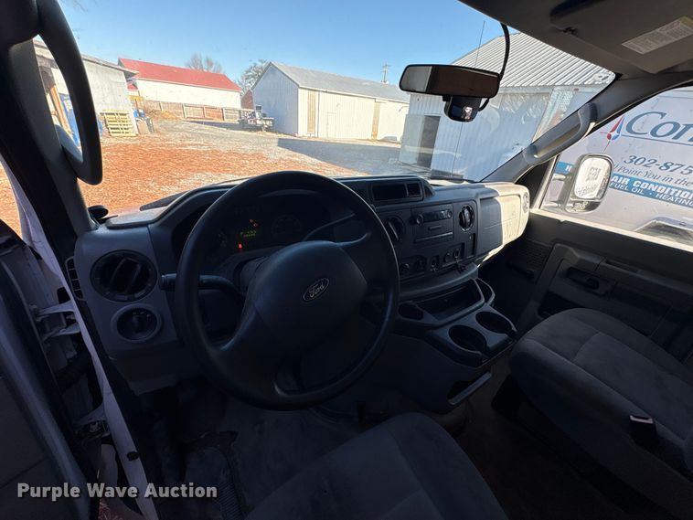 image for item ET8635 2013 Ford E350 box truck