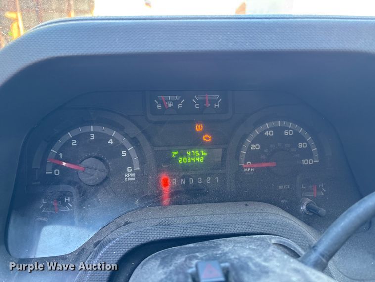 image for item ET8635 2013 Ford E350 box truck