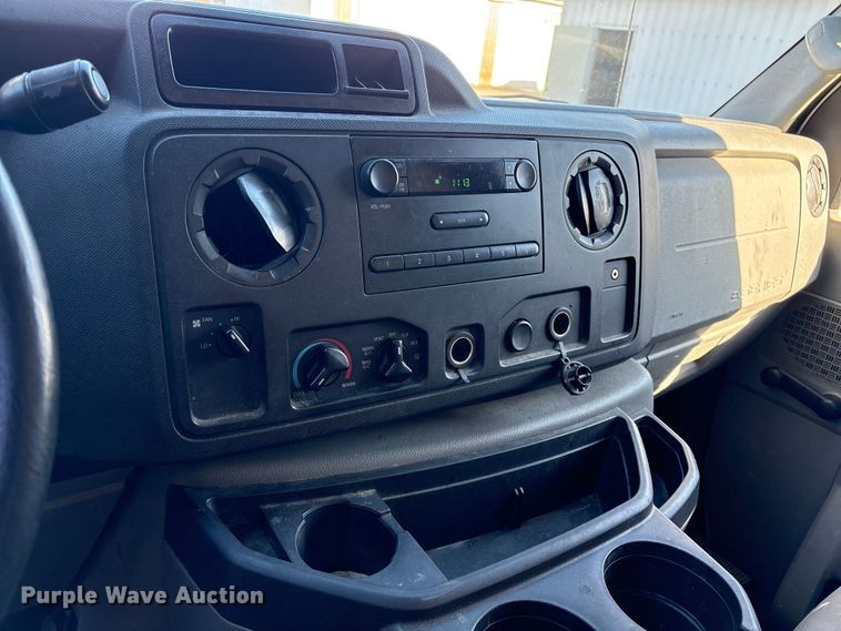 image for item ET8635 2013 Ford E350 box truck