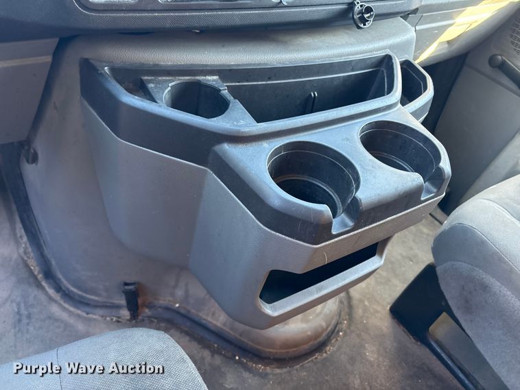 image for item ET8635 2013 Ford E350 box truck