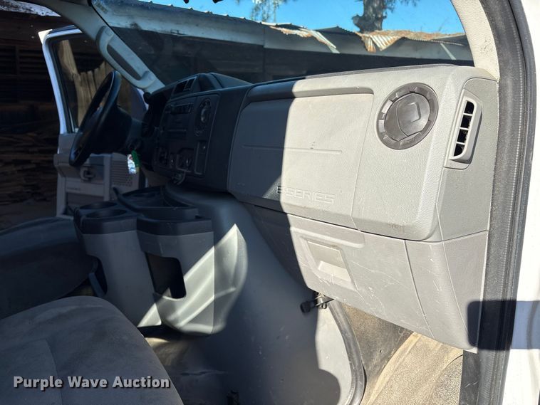 image for item ET8635 2013 Ford E350 box truck