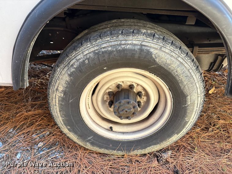 image for item ET8635 2013 Ford E350 box truck