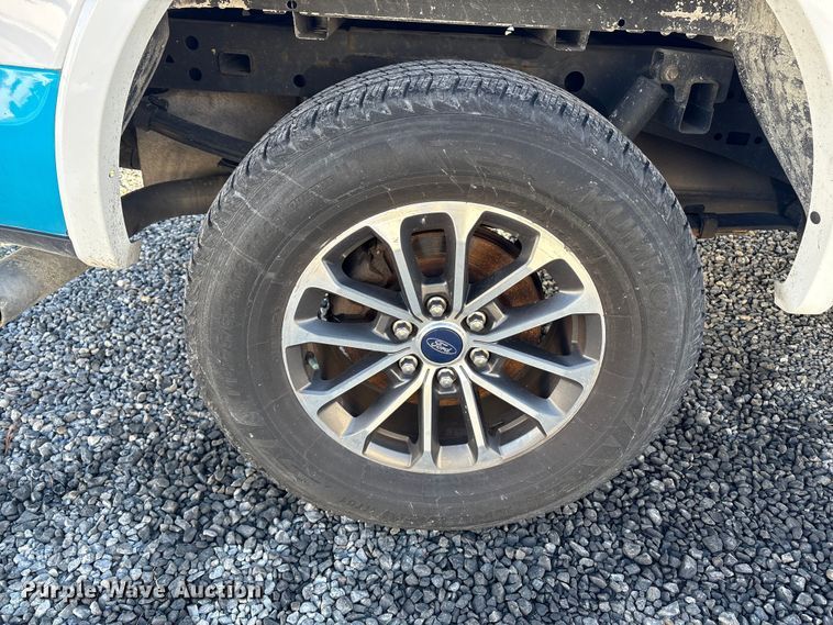 image for item ET8640 2019 Ford F150 Ext. Cab pickup truck