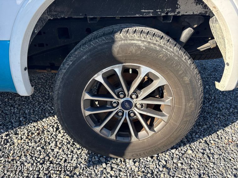 image for item ET8640 2019 Ford F150 Ext. Cab pickup truck