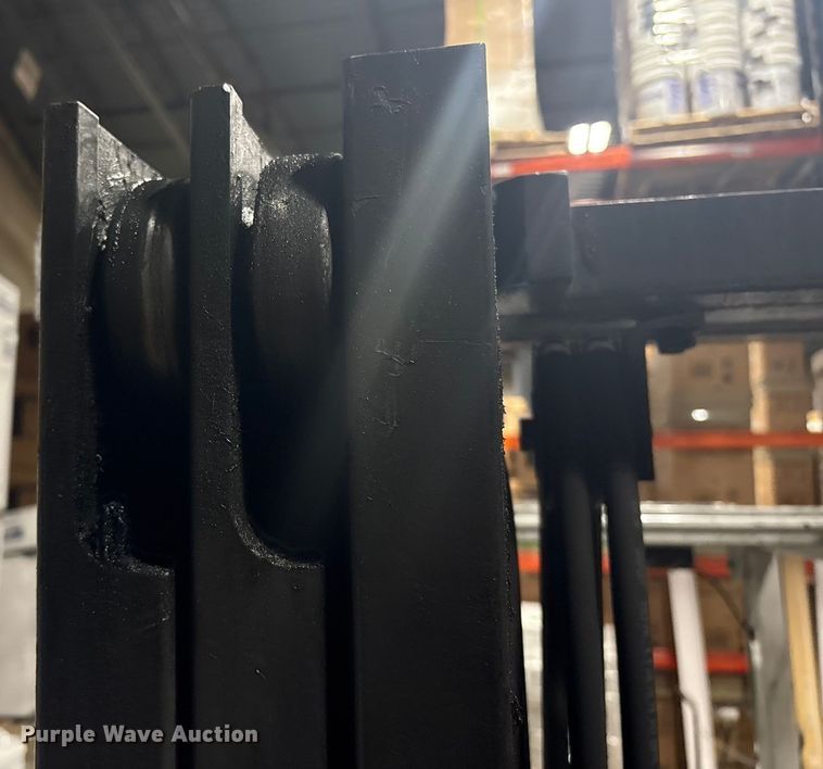 image for item ET8646 2016 UniCarriers CFS40 forklift