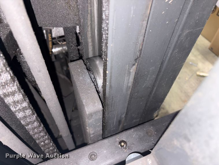 image for item ET8646 2016 UniCarriers CFS40 forklift