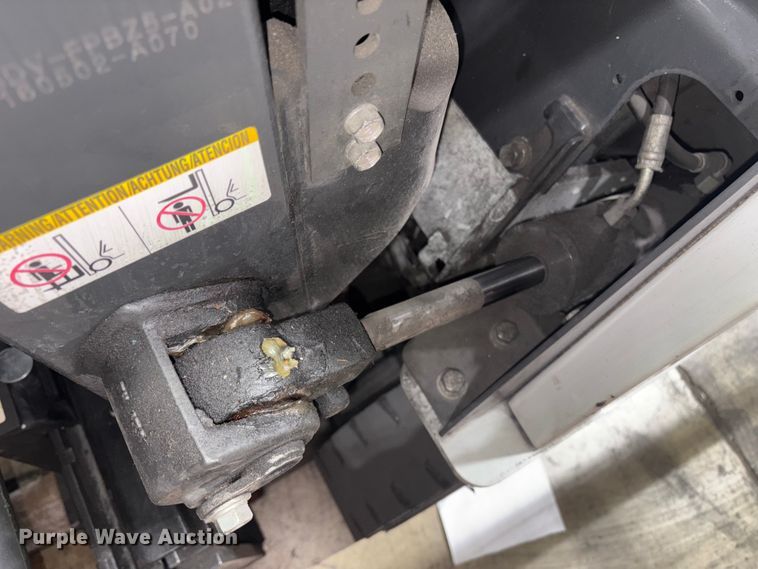 image for item ET8646 2016 UniCarriers CFS40 forklift