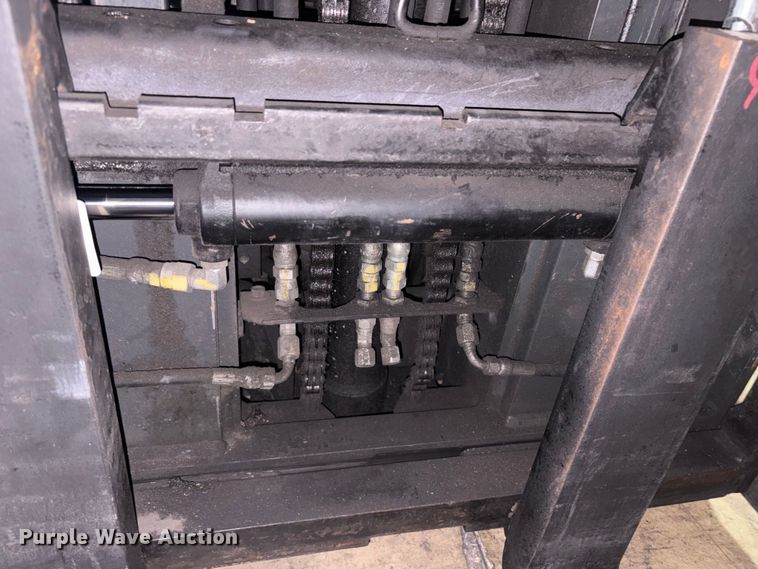 image for item ET8646 2016 UniCarriers CFS40 forklift