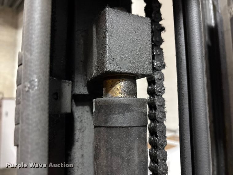 image for item ET8646 2016 UniCarriers CFS40 forklift