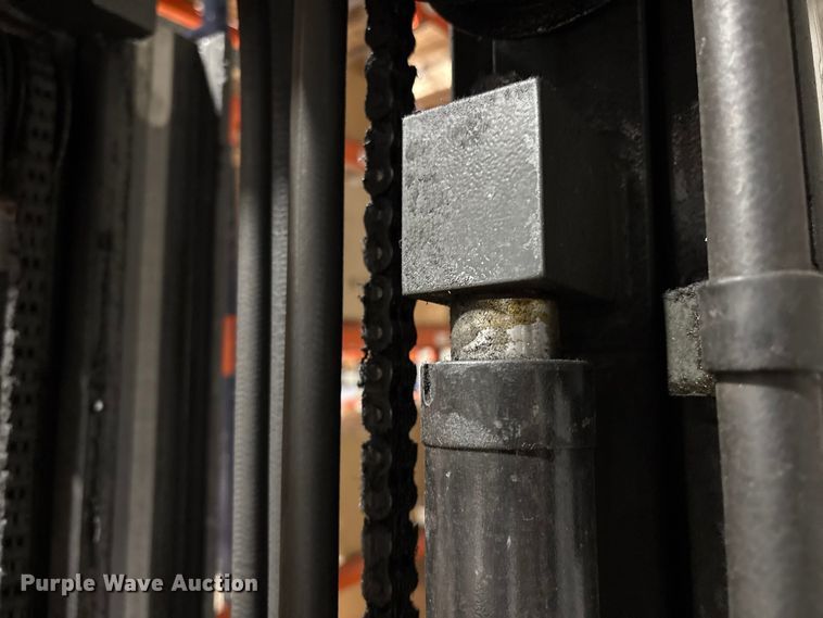 image for item ET8646 2016 UniCarriers CFS40 forklift