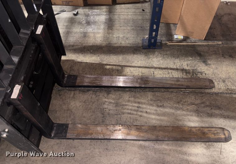 image for item ET8646 2016 UniCarriers CFS40 forklift