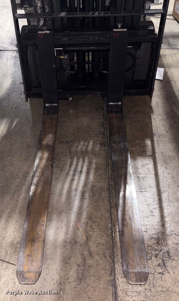 image for item ET8646 2016 UniCarriers CFS40 forklift