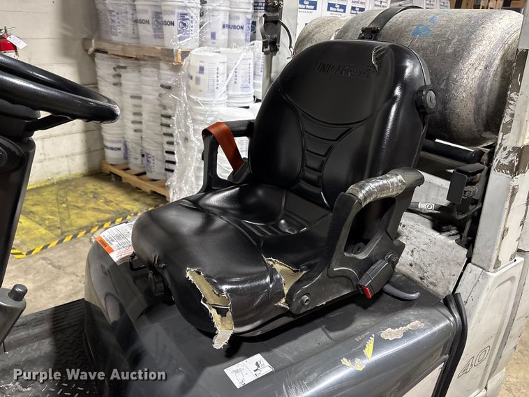 image for item ET8646 2016 UniCarriers CFS40 forklift