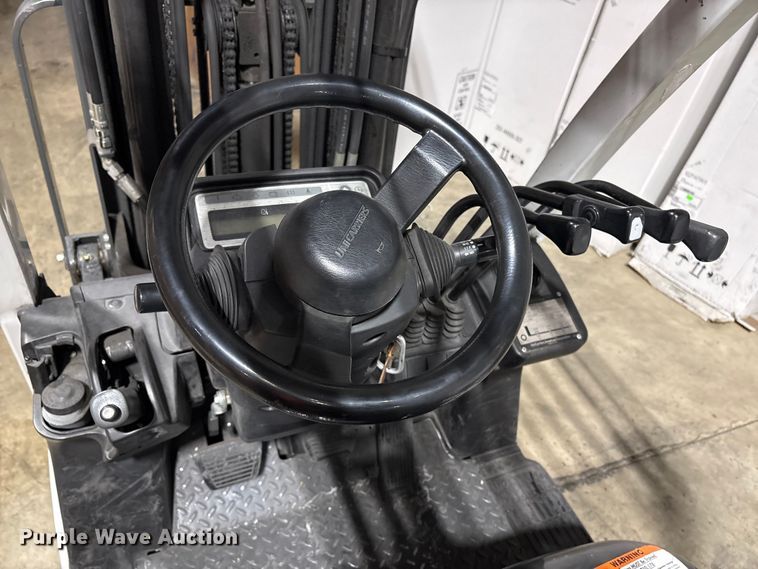 image for item ET8646 2016 UniCarriers CFS40 forklift