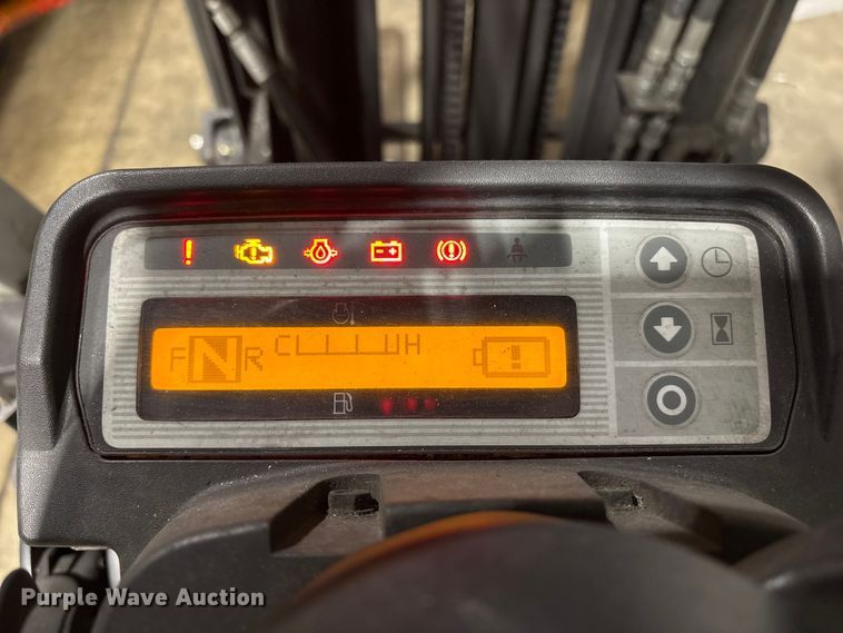 image for item ET8646 2016 UniCarriers CFS40 forklift