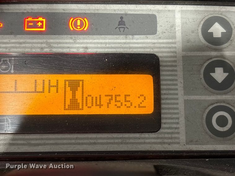 image for item ET8646 2016 UniCarriers CFS40 forklift