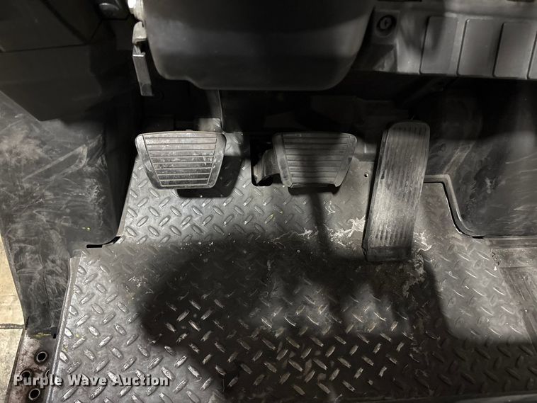 image for item ET8646 2016 UniCarriers CFS40 forklift