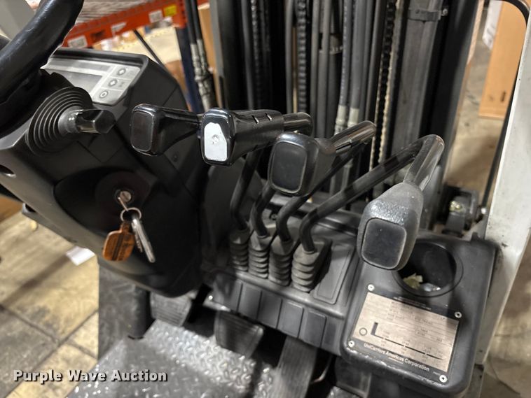 image for item ET8646 2016 UniCarriers CFS40 forklift