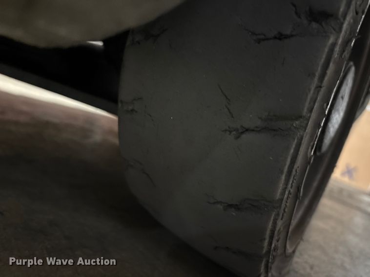 image for item ET8646 2016 UniCarriers CFS40 forklift